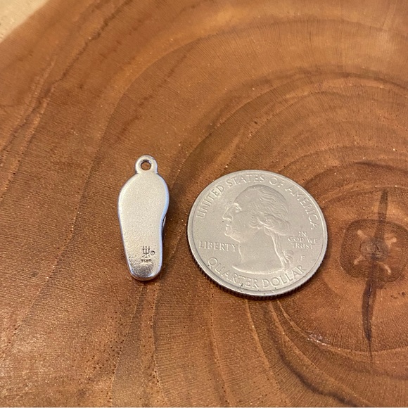 RETIRED James Avery Flip Flop Charm, Sterling Silver 🩴 - Picture 2 of 2